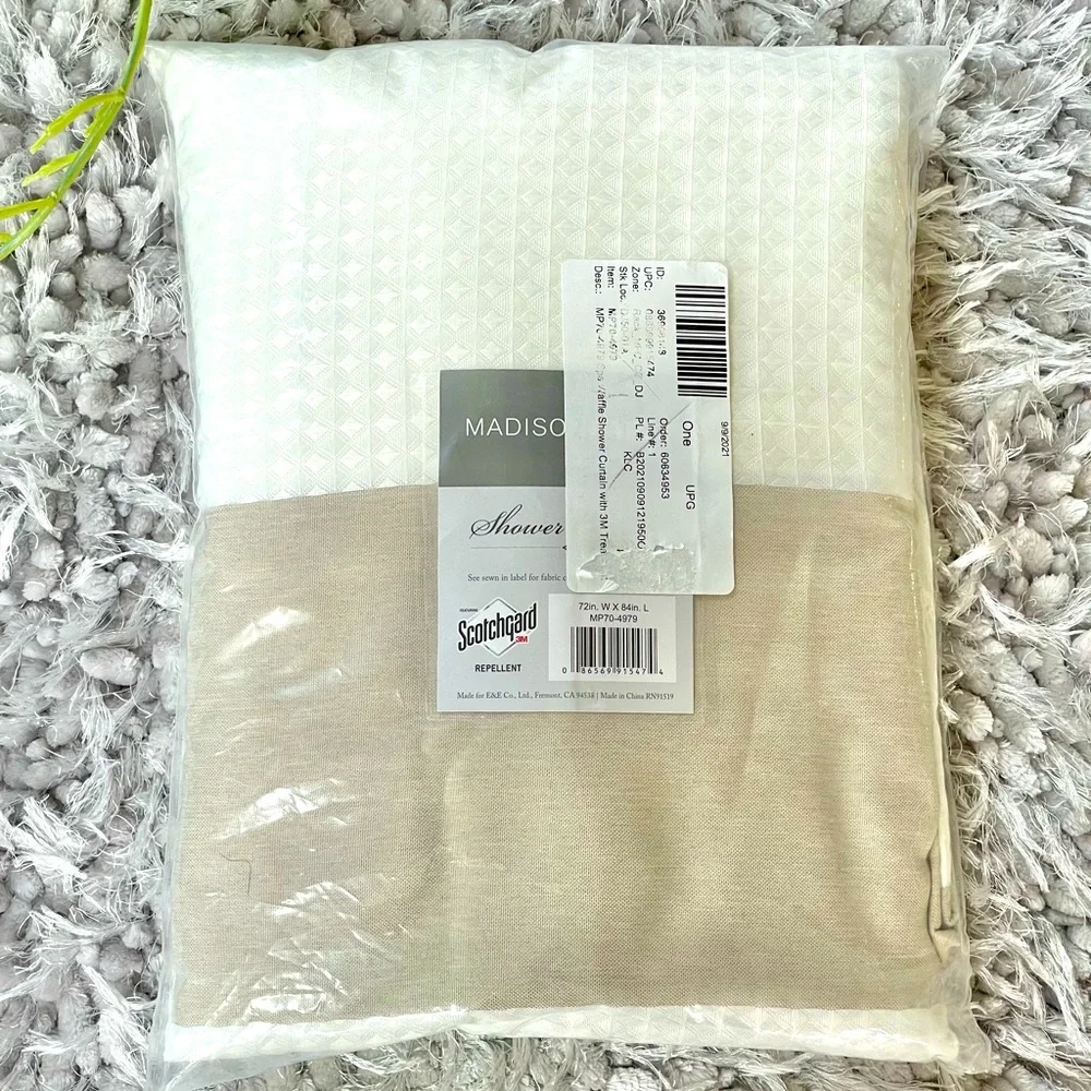 New with tag MADISON PARK SPA WAFFLE SHIWER CURTAIN w/SCOTCHGARD REPELLENT TAUPE